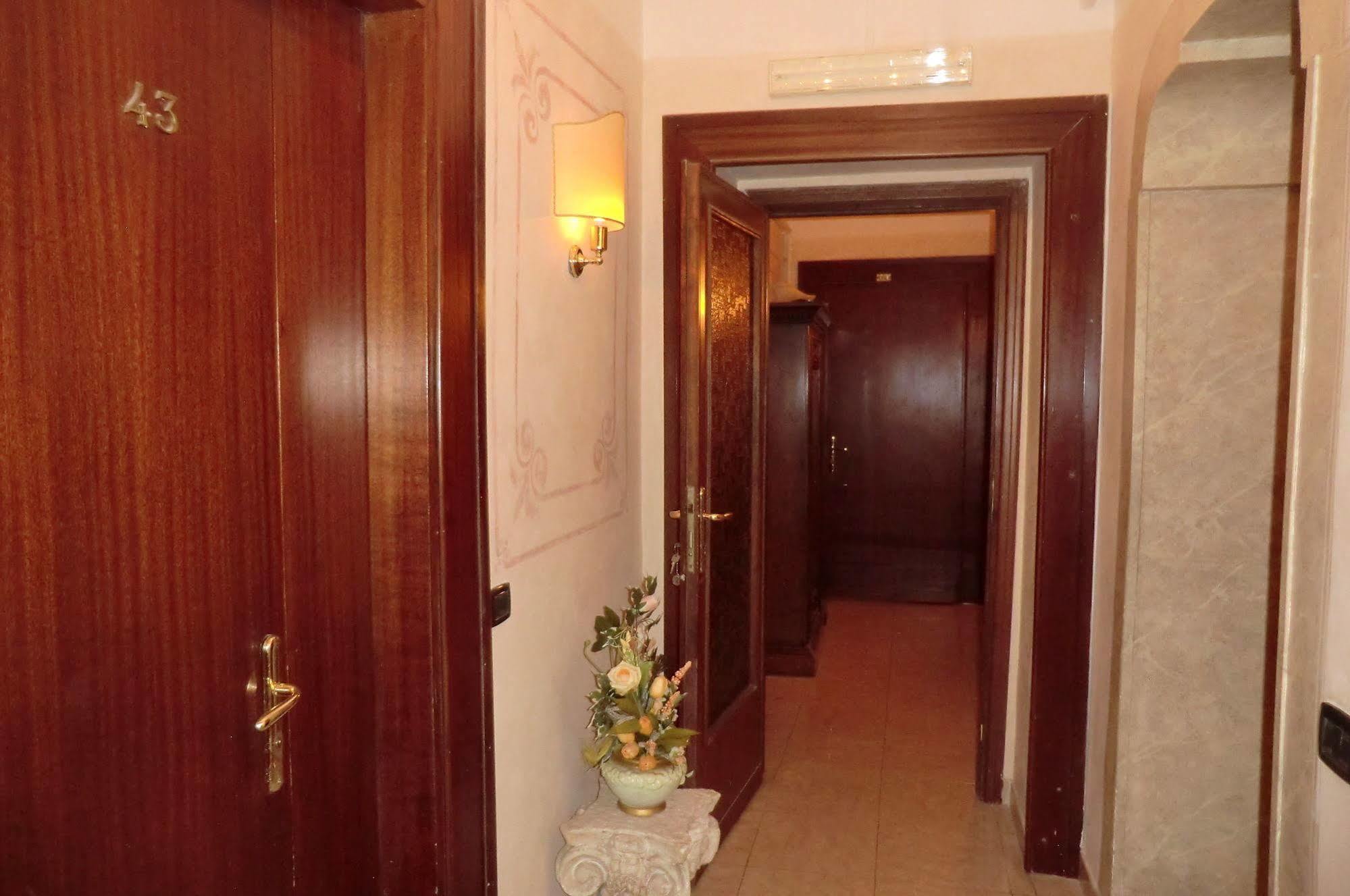 רומא Hotel Sileo מראה חיצוני תמונה